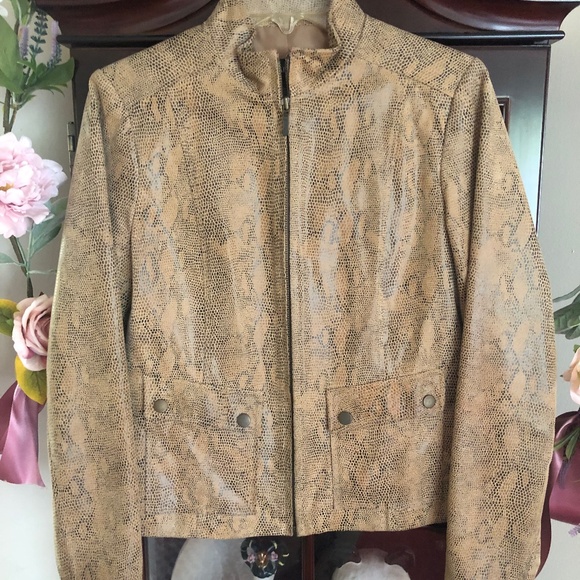 Holiday SALE price drop Beautiful Macys Alfani snakeskin jacket - Picture 1 of 5